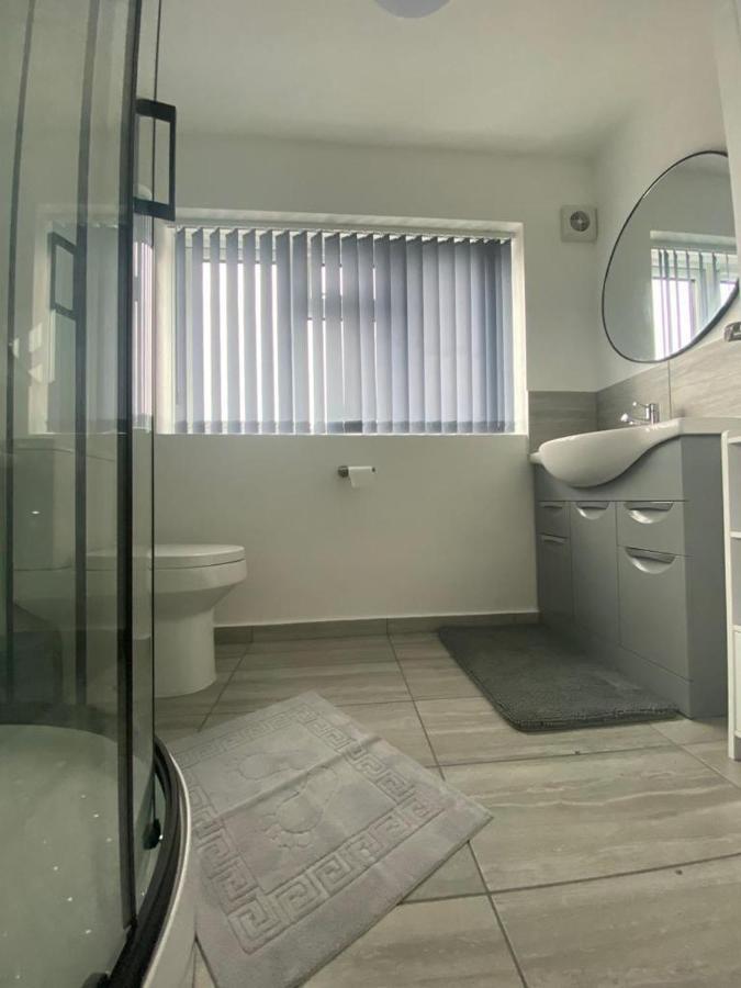 Gatwick Deluxe En-Suite Rooms Horley Exteriér fotografie