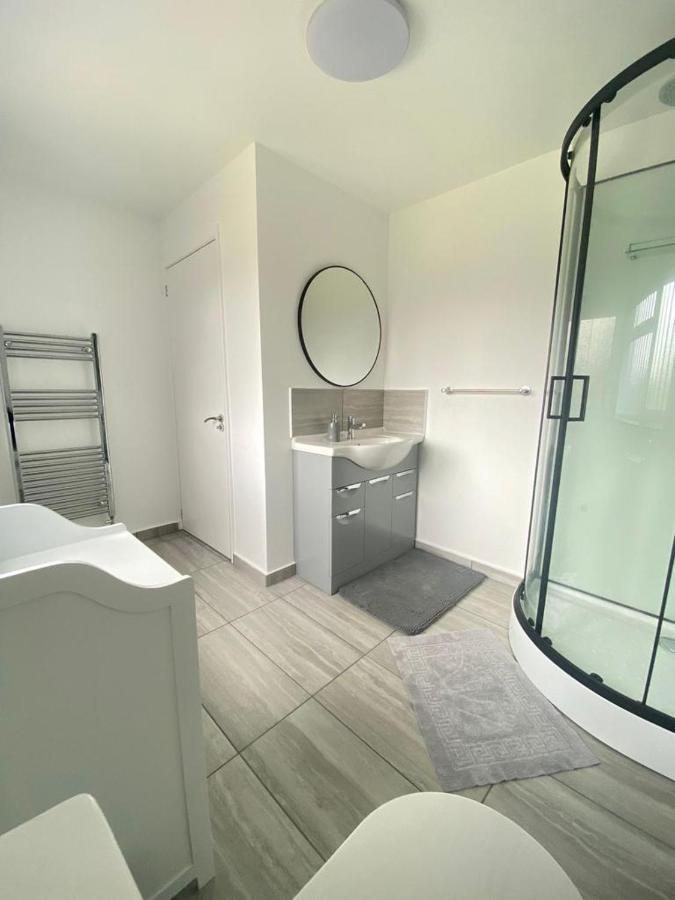 Gatwick Deluxe En-Suite Rooms Horley Exteriér fotografie