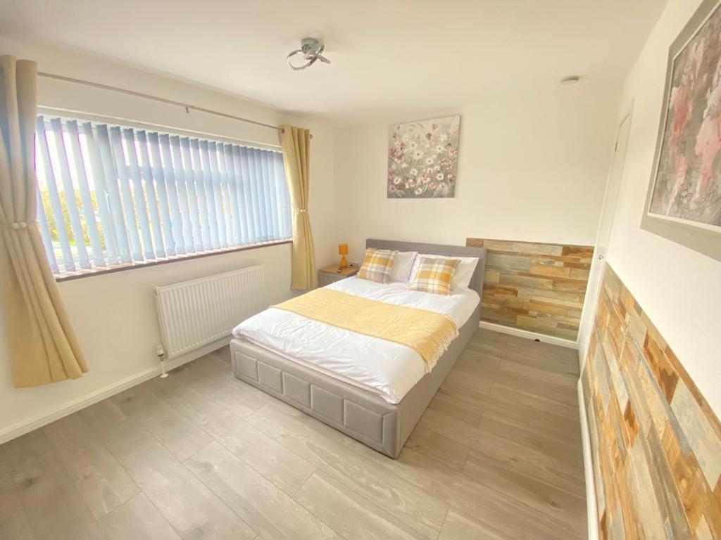 Gatwick Deluxe En-Suite Rooms Horley Exteriér fotografie
