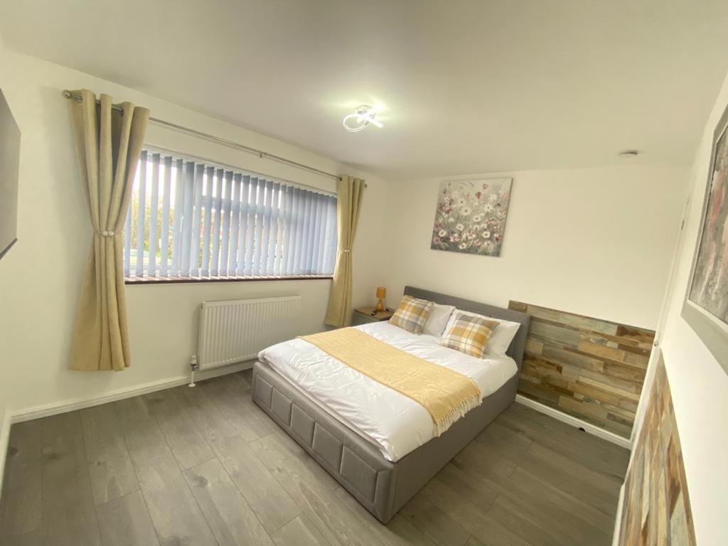 Gatwick Deluxe En-Suite Rooms Horley Exteriér fotografie