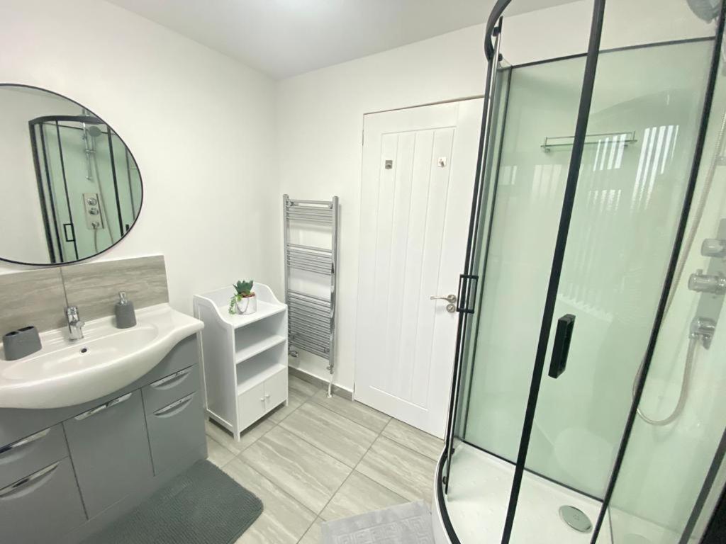 Gatwick Deluxe En-Suite Rooms Horley Exteriér fotografie